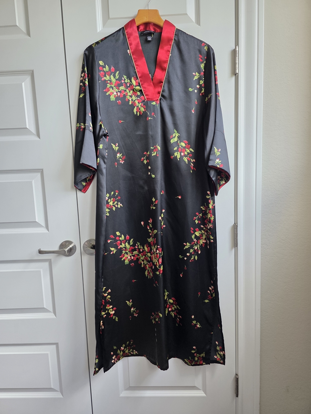 Jones New York Black Floral Satin Caftan Maxi Dress Red Trim Small